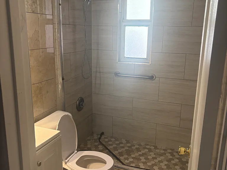 1412 Clinton St — Photo 2