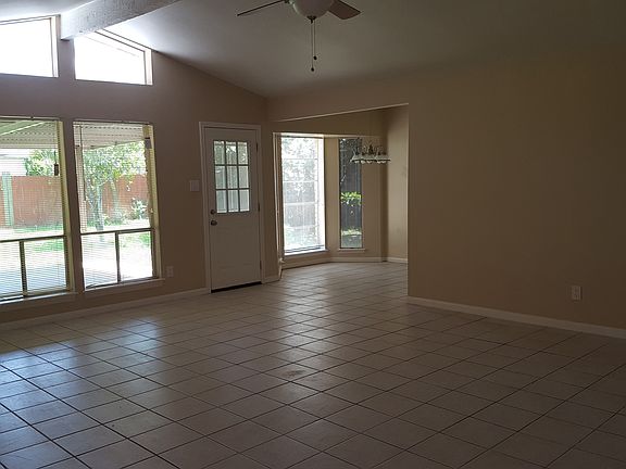 4th image of 8315 Carvel Ln
