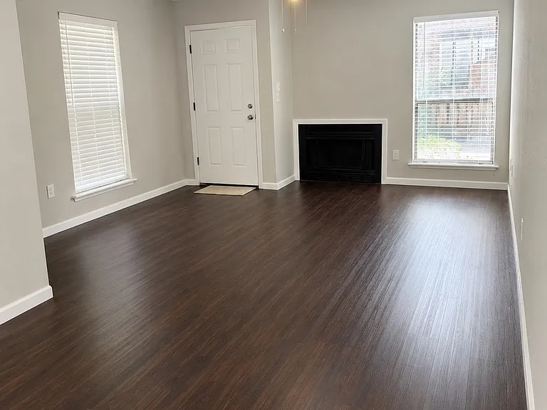 210 W Austin St #112 — Photo 3