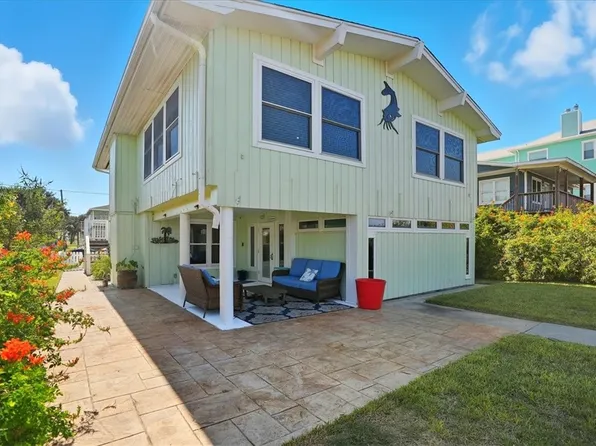 228 Starboard Ave, Rockport, TX 78382