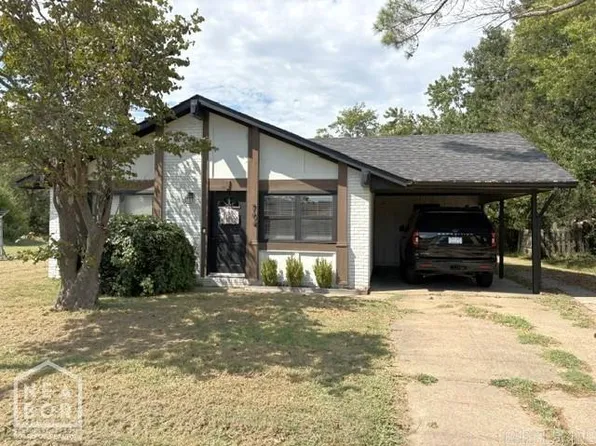 704 Lunsford Ave, Bay, AR 72411