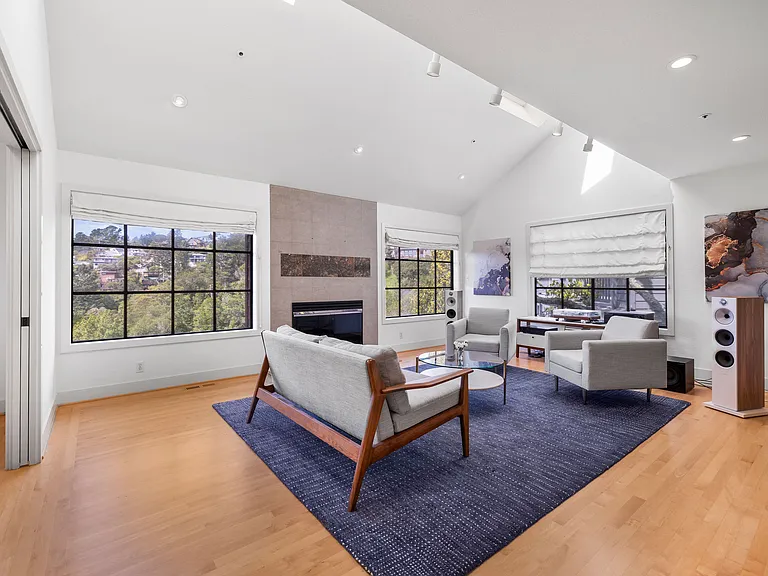 985 W California Ave — Photo 12