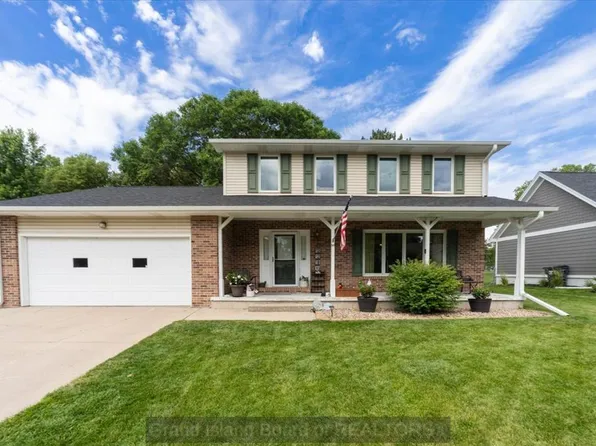 2216 Woodridge Ln, Grand Island, NE 68801