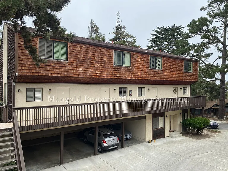 Huckleberry Hill Apartments — Photo 19