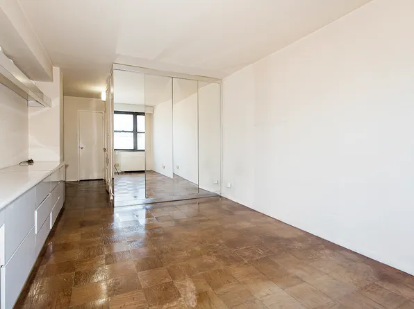 245 East 25th Street image 3 of 14