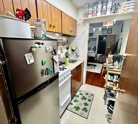 5th image of 23 Sheafe St APT 3R