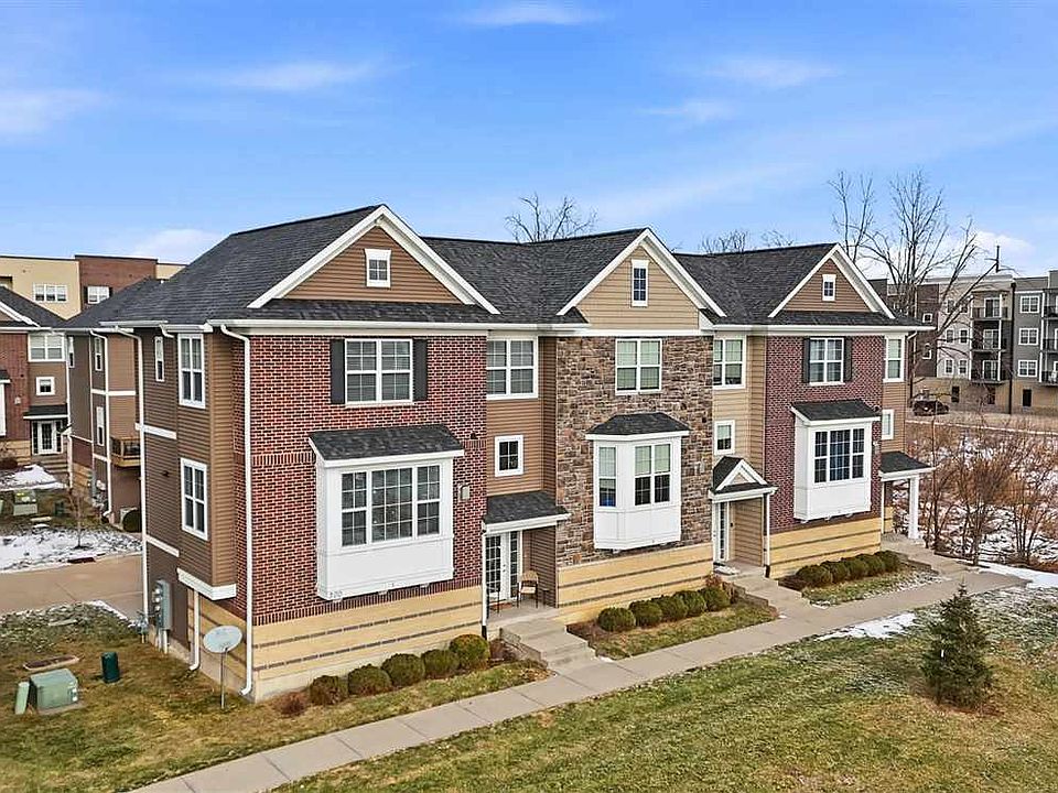 1st image of 300 Clark Dr APT 1