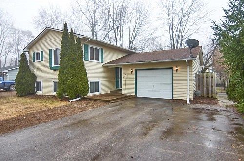 1st image of 970 Holliday Dr