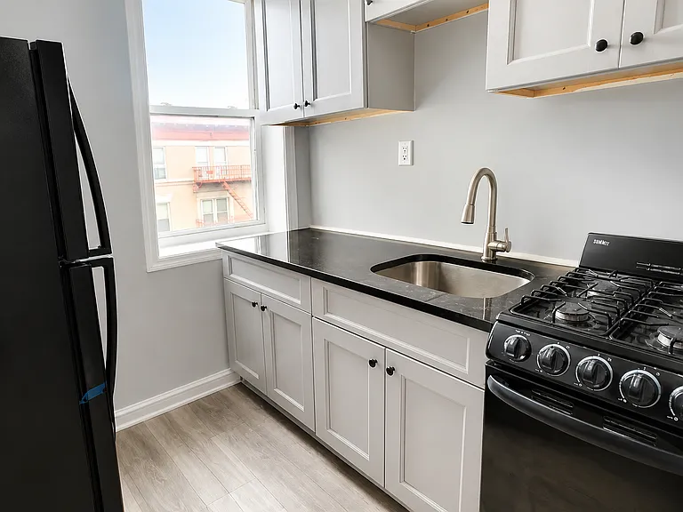 233 Littleton Ave #11AA — Photo 1
