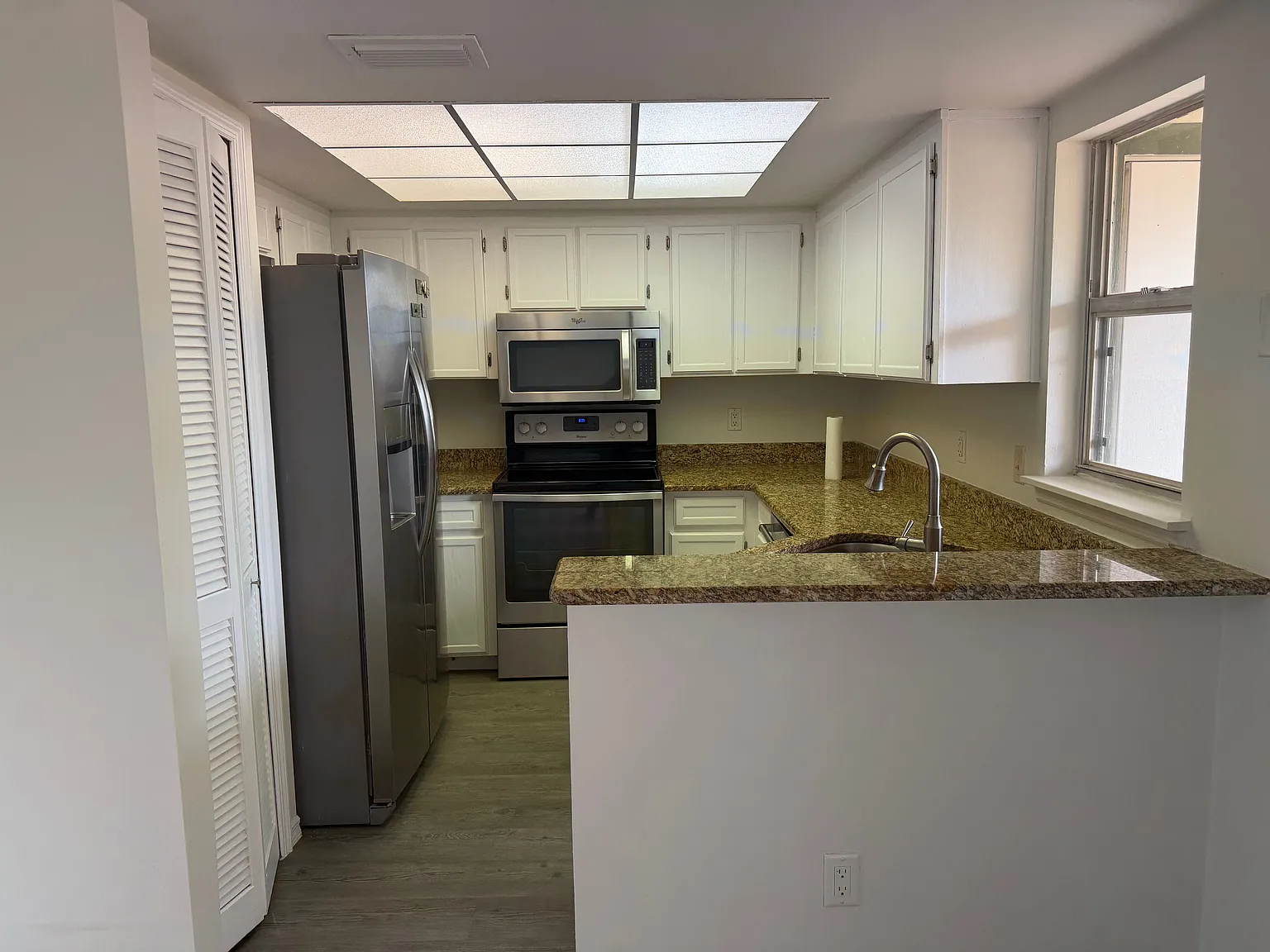 2 bed, 2.0 bath, 1200 sqft, $2,250 — Photo 2