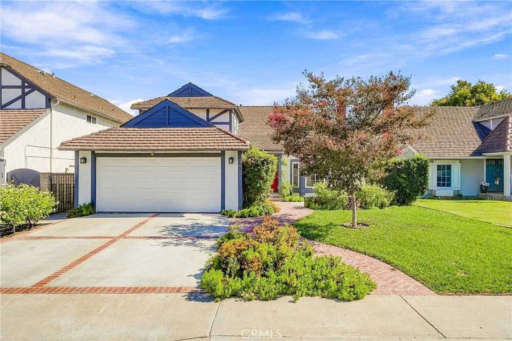4 bed, 2395 sqft, $6,500 — Photo 1