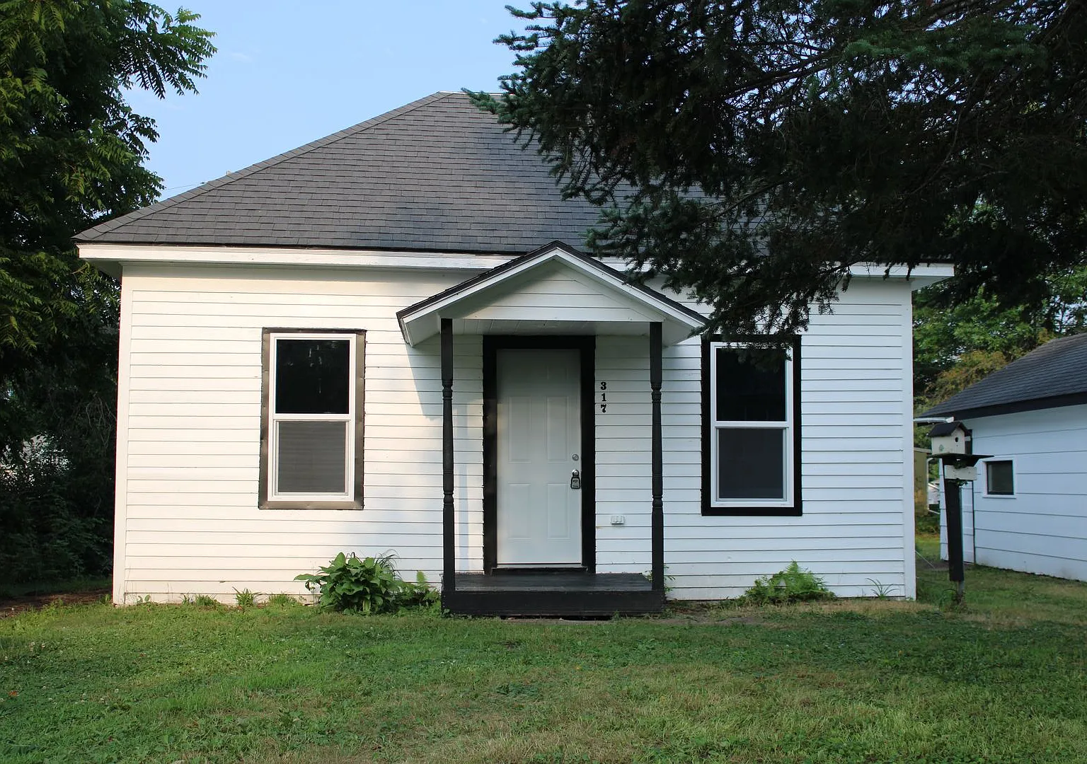 317 E 10th St S Ladysmith, WI 54848 — Photo 1