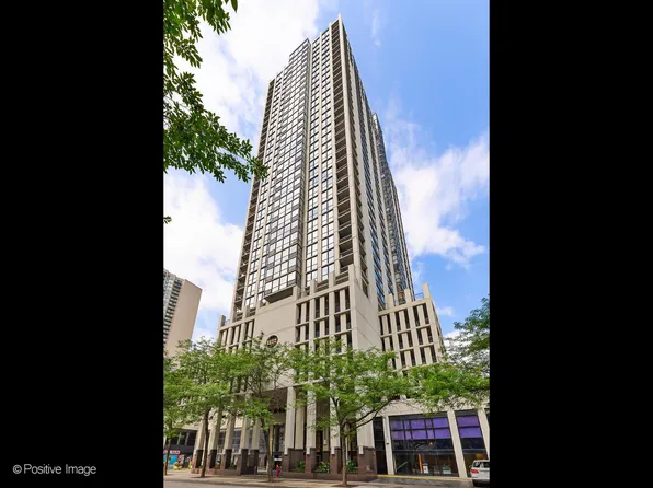 1122 N Clark St APT 1107, Chicago, IL 60610