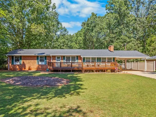 645 Hodgin Valley Rd, Pleasant Garden, NC 27313