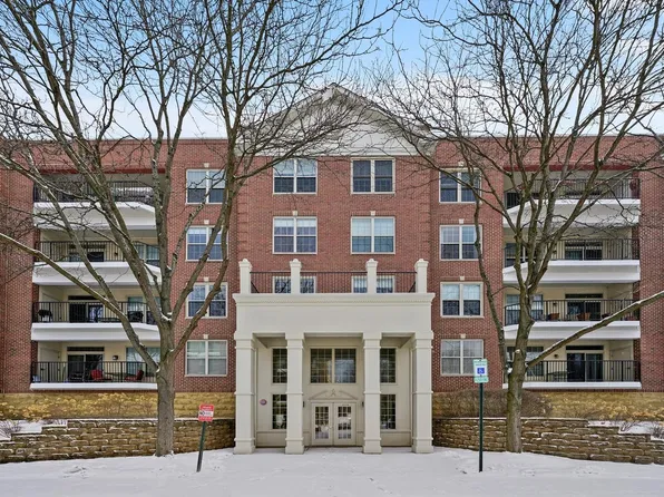 3125 Town Square Dr Unit 104, Rolling Meadows, IL 60008