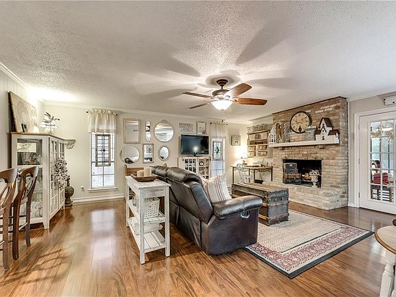 3rd image of 326 Kirby Creek Dr