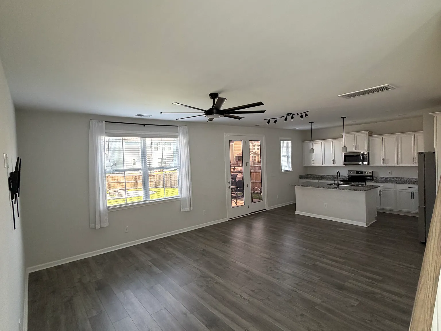 3 bed, 2.5 bath, 1703 sqft, $2,750 — Photo 2