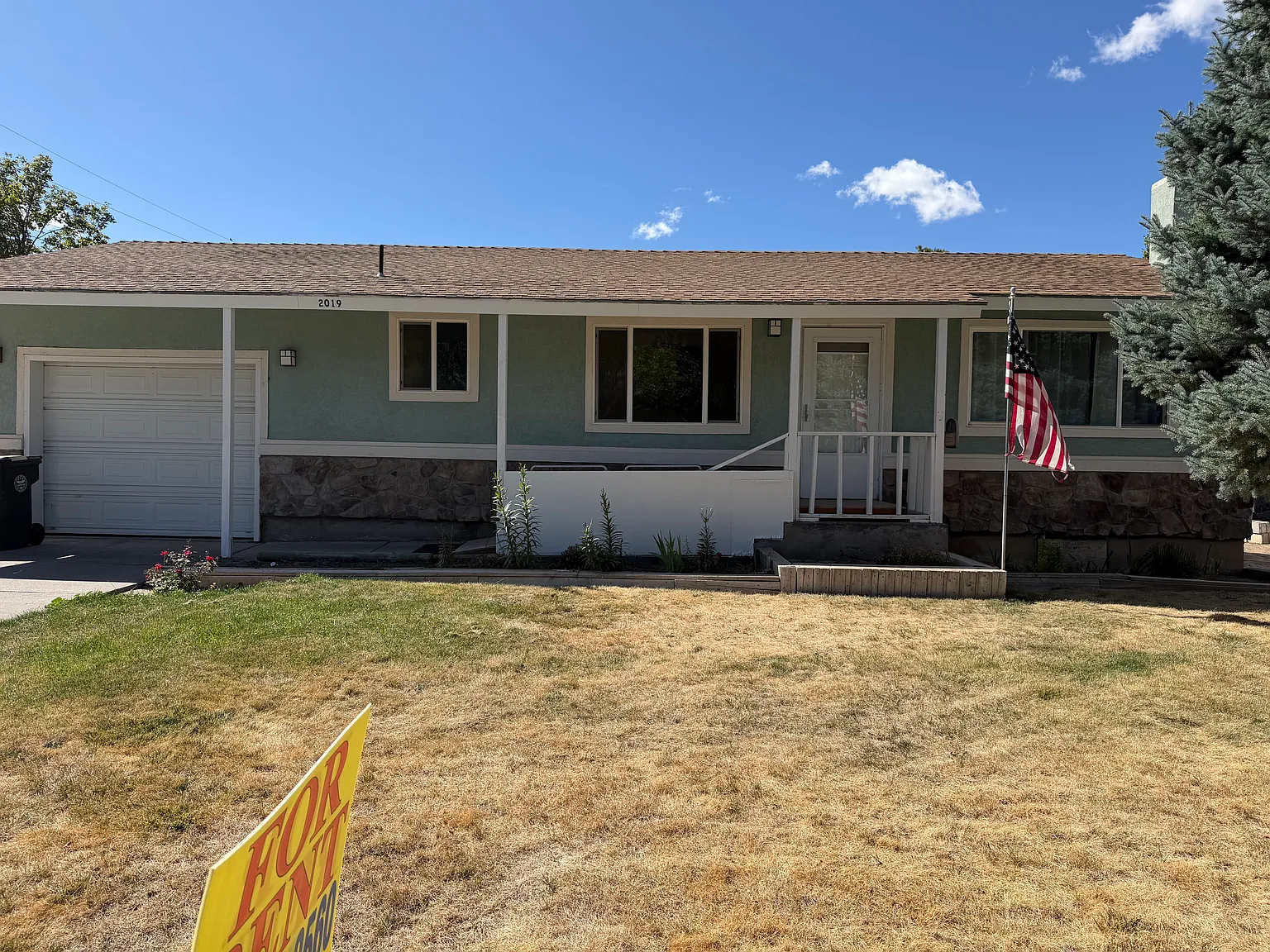 4 bed, 941 sqft, $1,800 — Photo 1