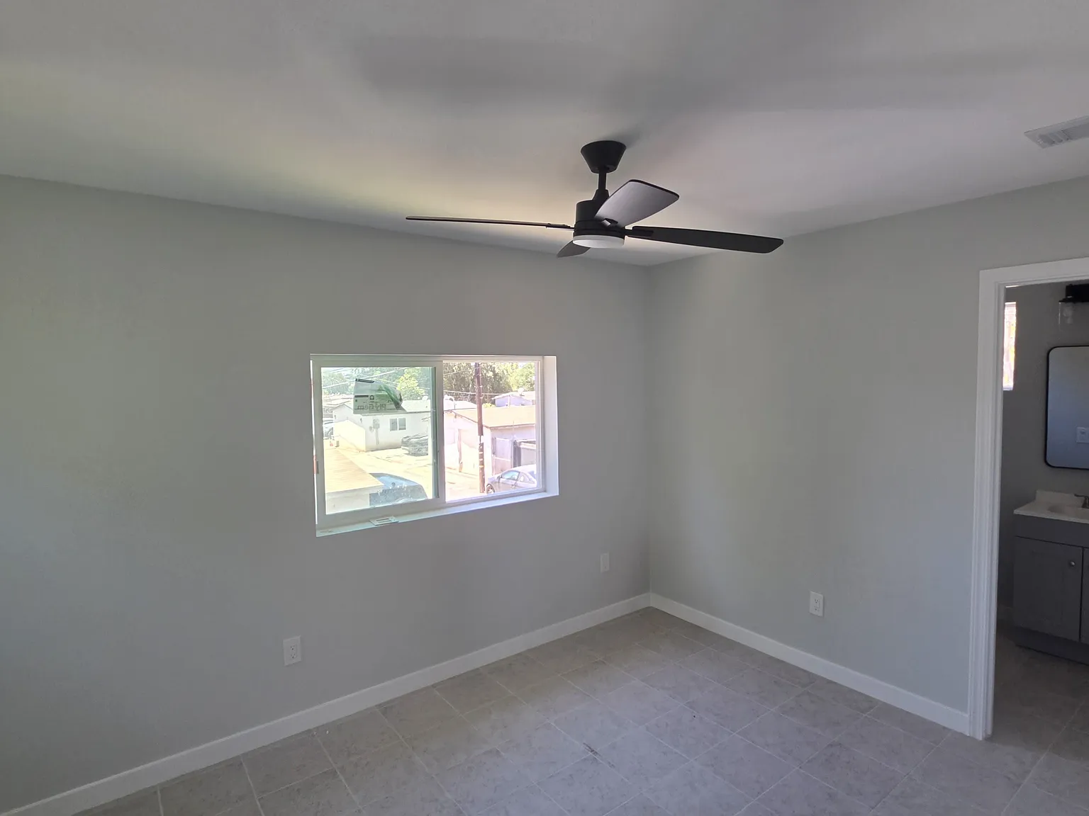 1126 E Grand Ave — Photo 2