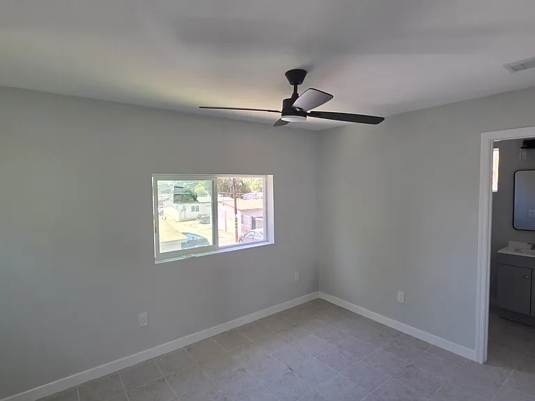 1126 E Grand Ave #2 — Photo 2