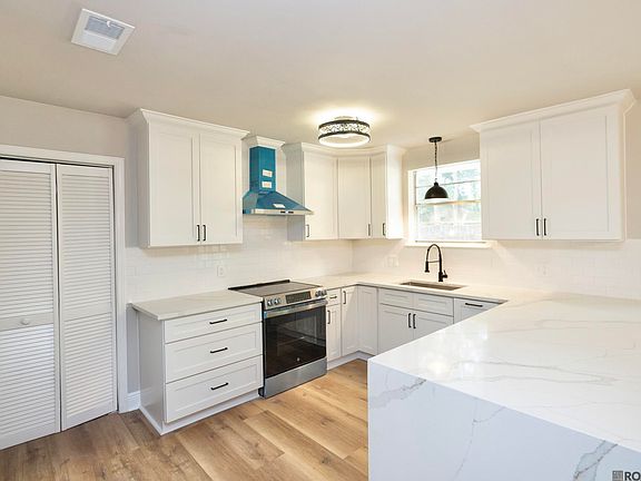 3rd image of 13712 Basin Ct