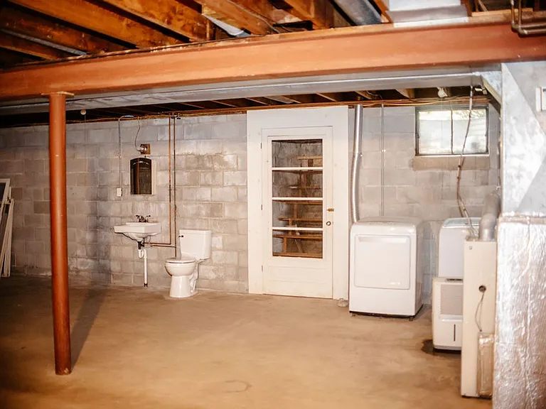 425 Spring Dr — Photo 37