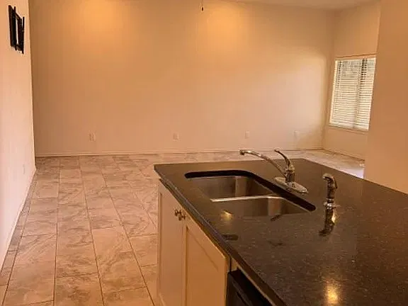3 bed, 1451 sqft, $1,500 — Photo 4