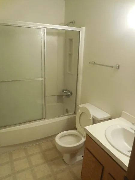 3 bed, $1,160 — Photo 3