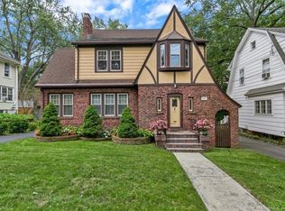 105 Swarthmore St, Hamden, CT 06517