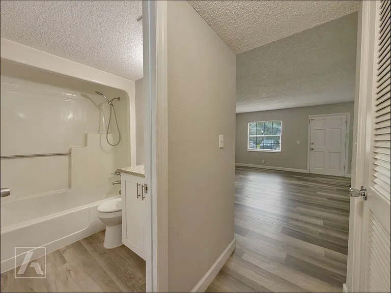 Carriage House Apts — Photo 56