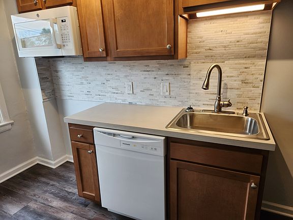 3rd image of 1209 W 5th Ave