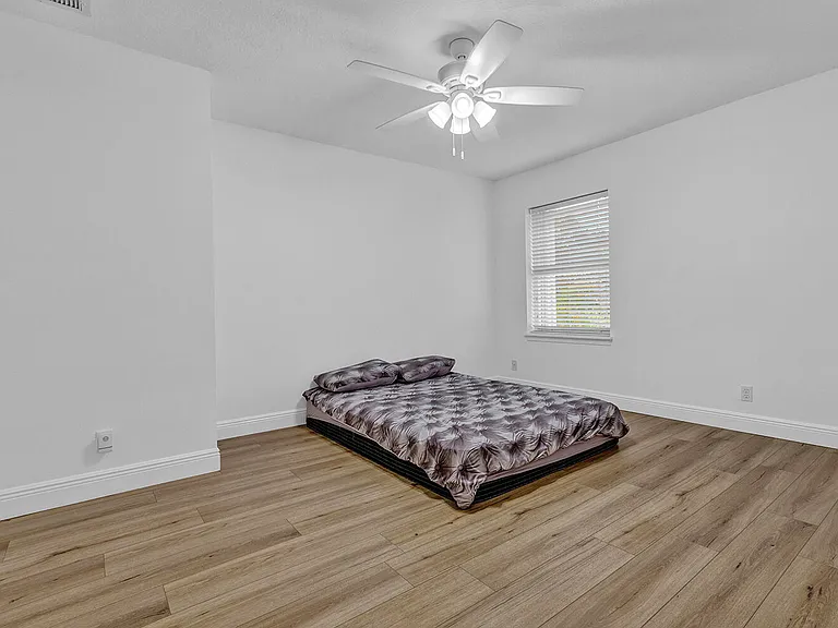 10290 NW 60th Pl — Photo 38