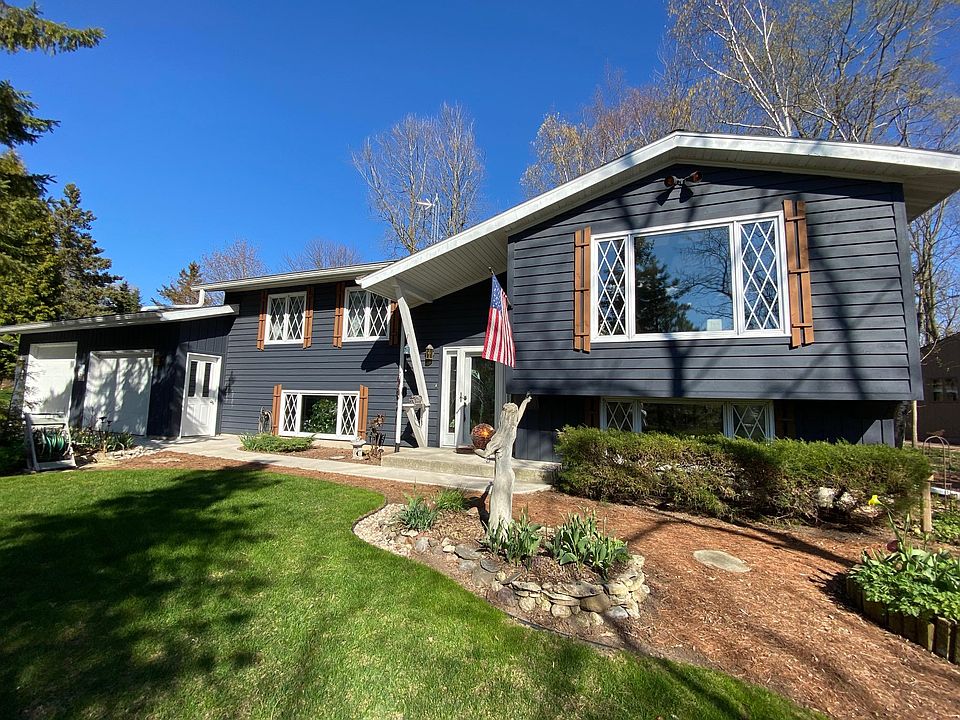 1st image of 450 Bluebird Ln