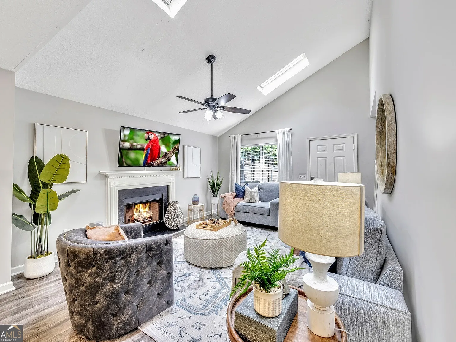 3 bed, 3.0 bath, 1608 sqft, $4,400 — Photo 3