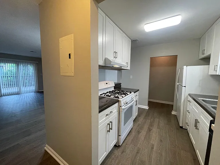1282 Creekside Ct SE — Photo 9