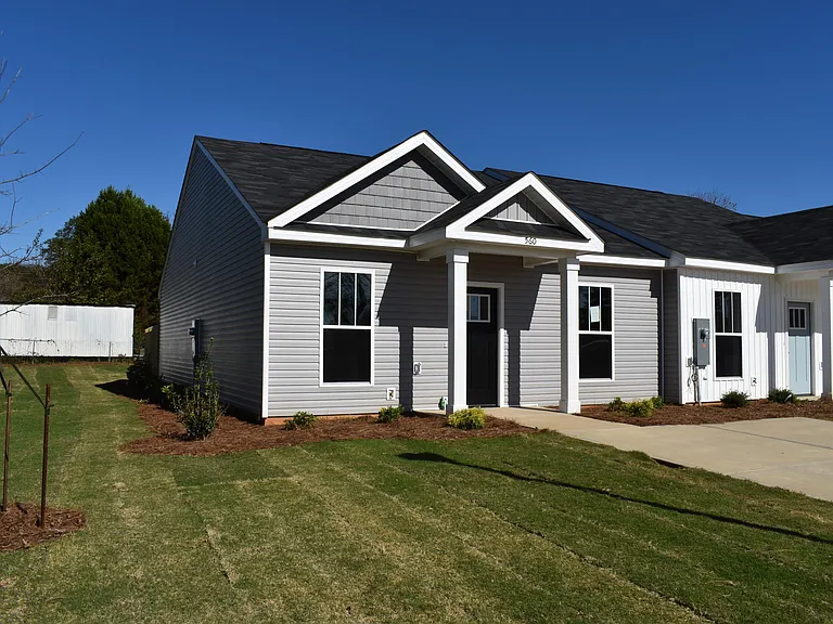 560 Hardy Point — Photo 11