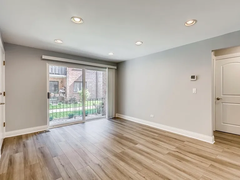 8428 W Catalpa Ave #301 — Photo 8