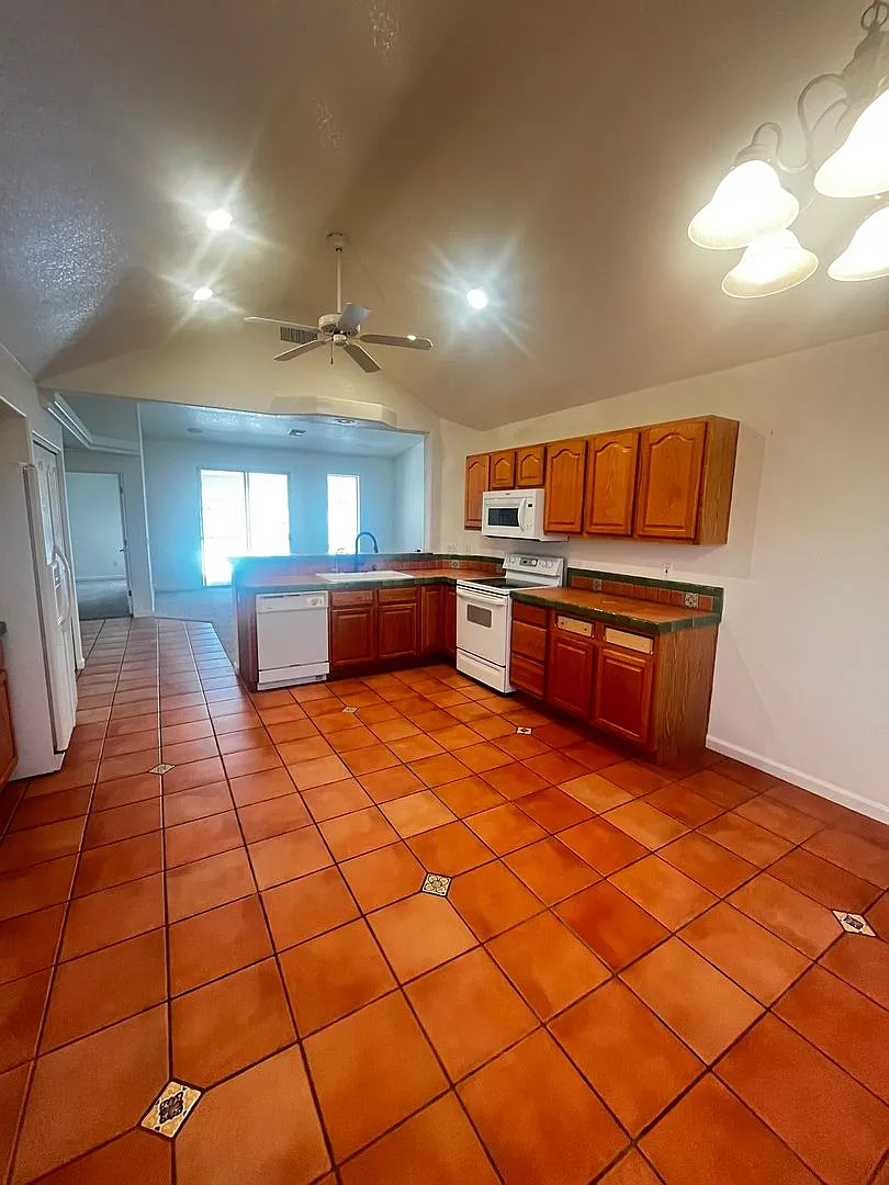 3 Bedroom - 2 Bath Home — Photo 4