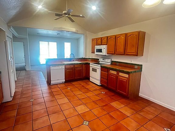 4th image of 210 White Oak Dr