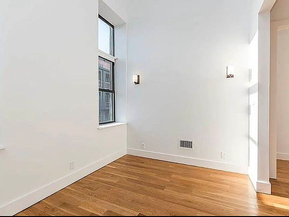 5th image of 949 Willoughby Ave APT 205