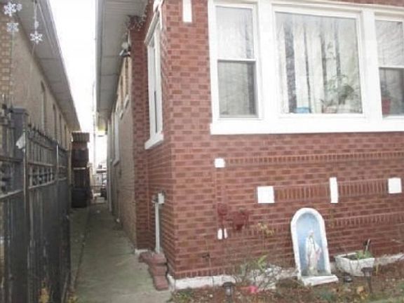 3rd image of 6018 S Sacramento Ave