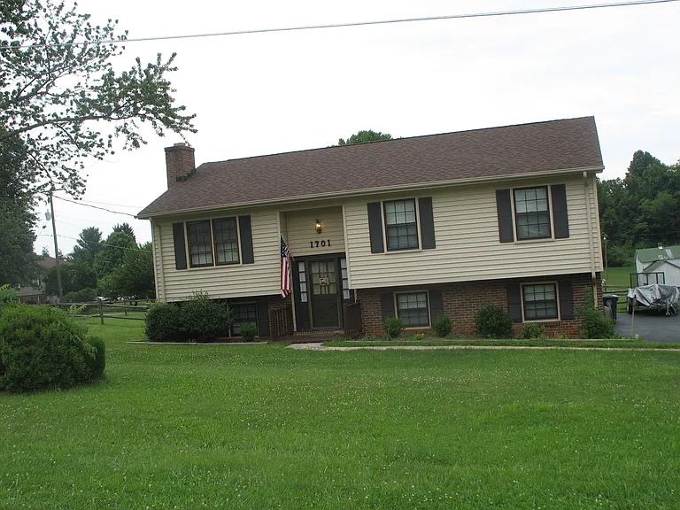1701 Heritage Cir — Photo 1