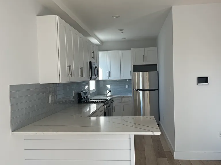 6800 Madison St #2R — Photo 1
