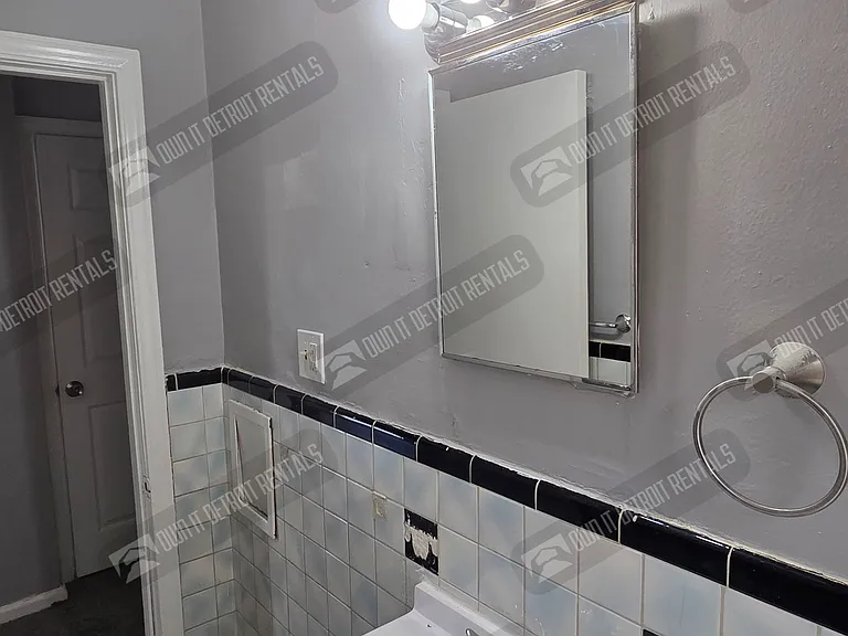 11591 Roxbury St — Photo 24