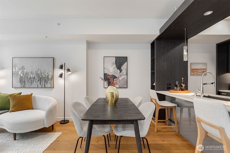 5th image of 1321 Seneca Street #202