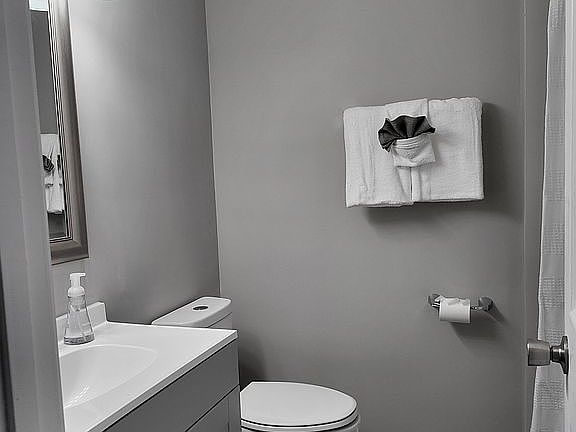 5th image of 85 Overland Dr