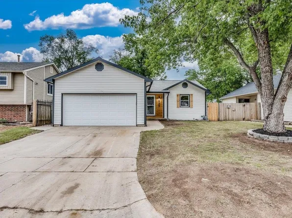 925 E Mona Cir, Wichita, KS 67216