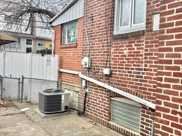 7013 Cottage St, Philadelphia, PA 19135