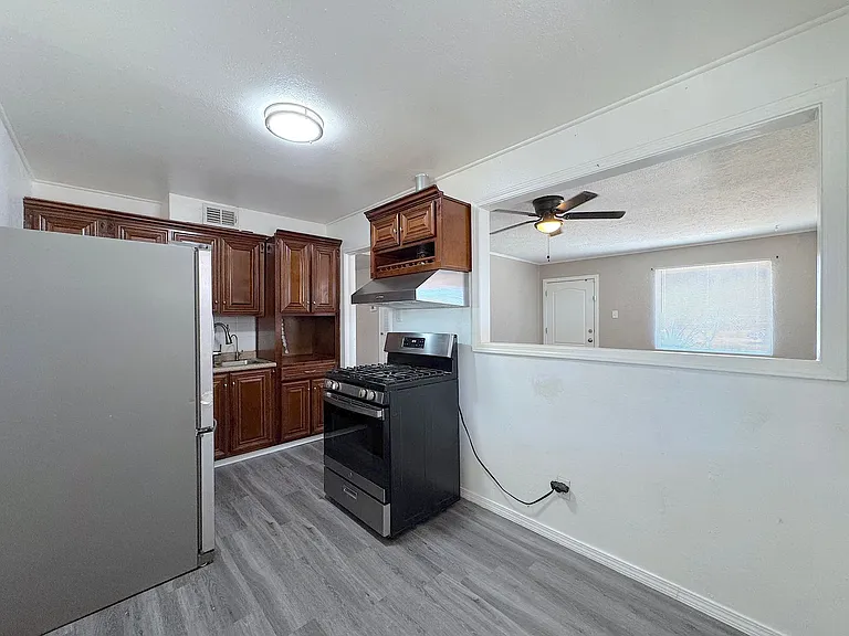 7816 Santa Monica Ct — Photo 7