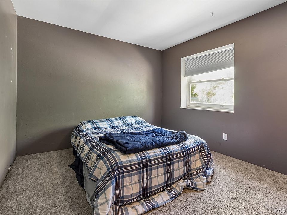 19th image of 2329 Melody Ln